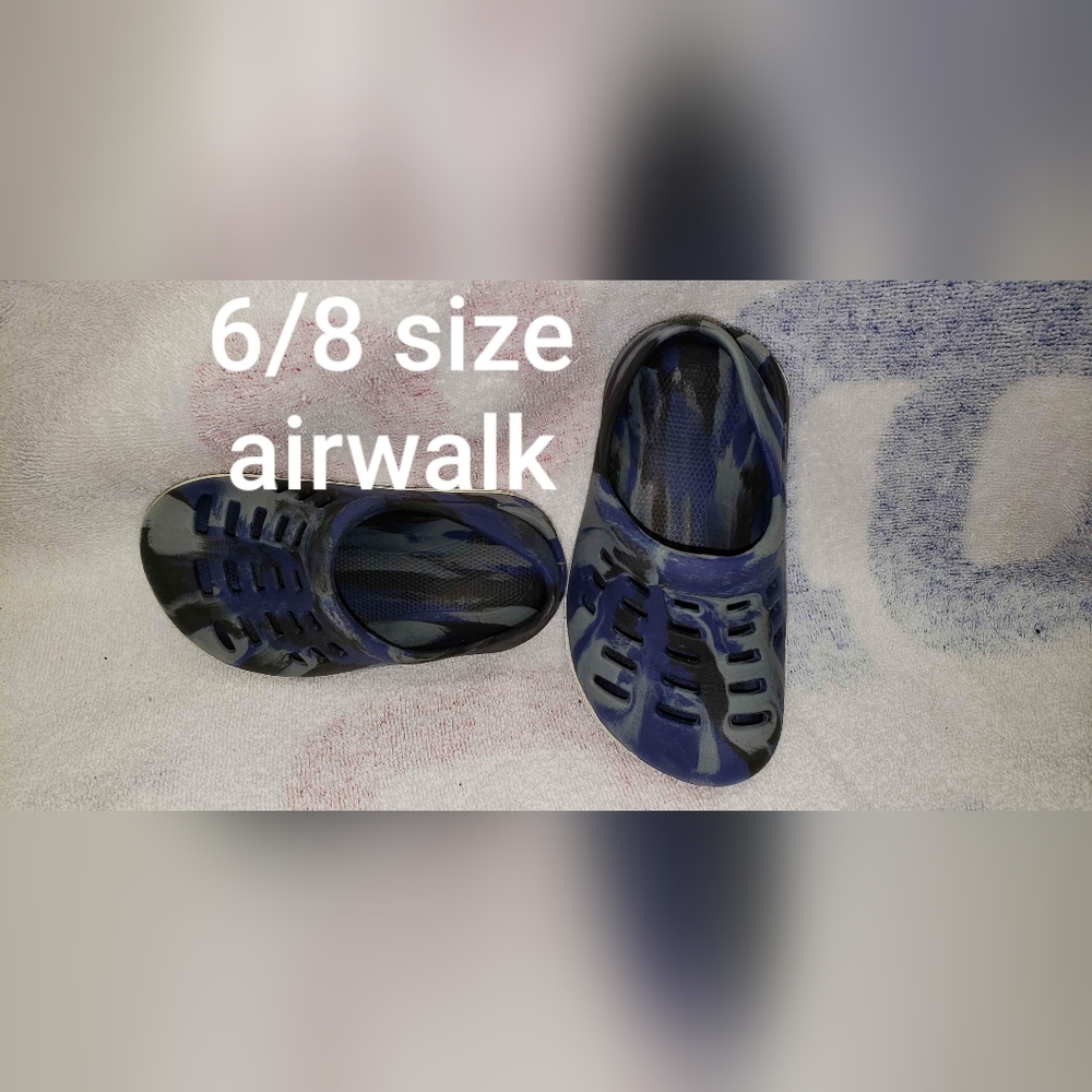 Toddler size 6/8 airwalk slip shoes blue